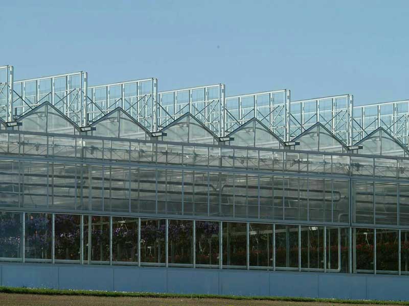 Construction of a glass greenhouse